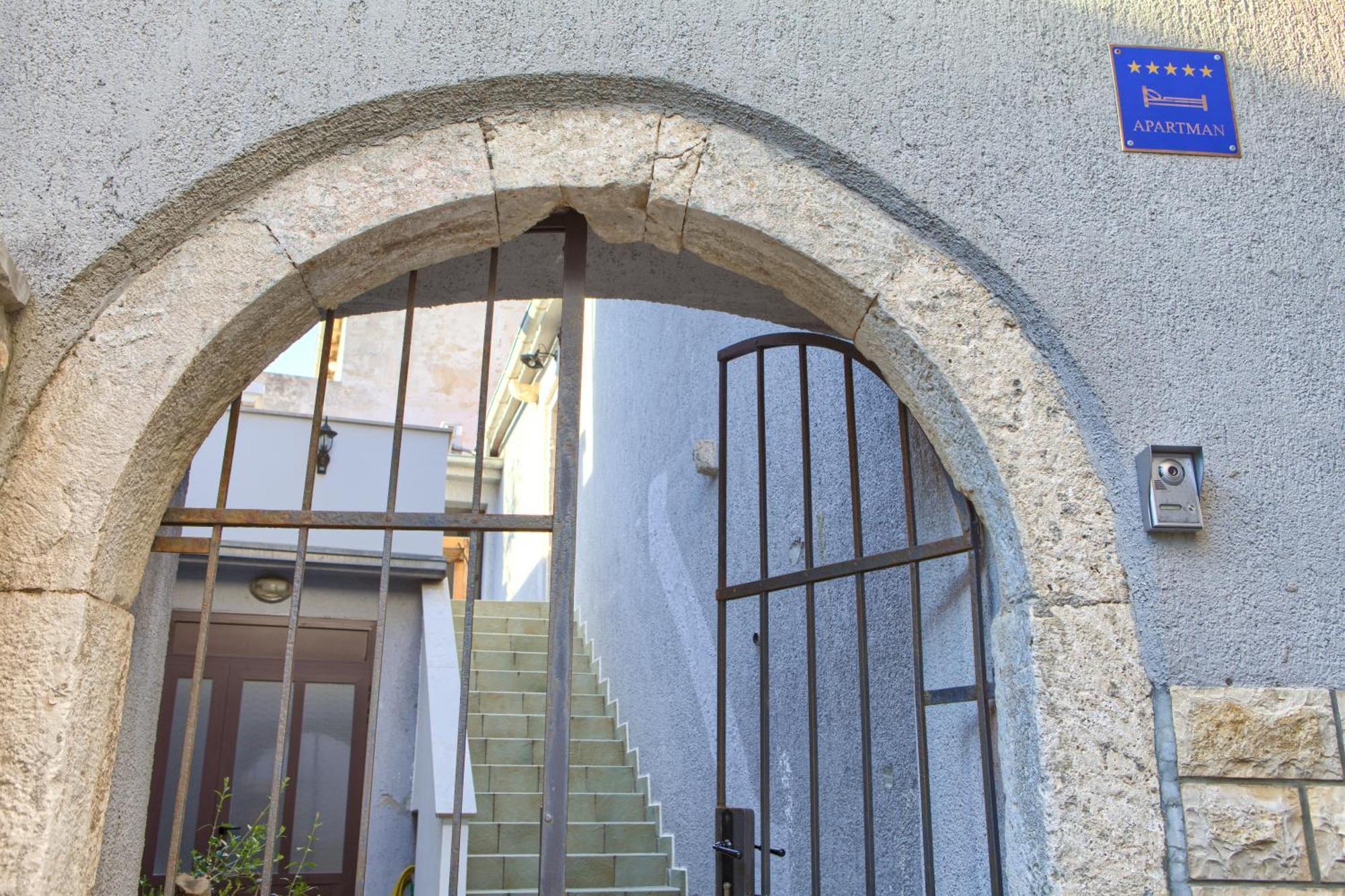Apartment Old Town Mariolina Krk Town Buitenkant foto