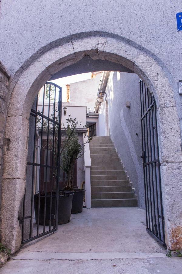 Apartment Old Town Mariolina Krk Town Buitenkant foto