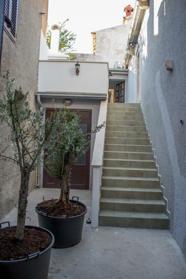 Apartment Old Town Mariolina Krk Town Buitenkant foto